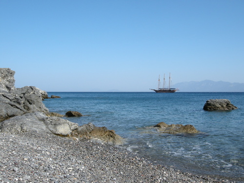 Urlaub Kos - Last Minute Reisen Griechenland günstig buchen - boot felsen kos meer schiff sonne strand.
