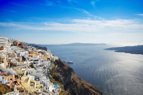 Urlaub Santorin - Last Minute Reisen Griechenland günstig buchen - anblick architektur colorful cyclades dorf am meer europa glocke glocken läuten griechen griechenland griechisch griechische insel kirche kreuzfahrt kykladen mediterrane meeresküste mittelmeer mittelmeerraum oia ozean reise romantisch santorin santorini see seereise segeltoern sunset szene tourismus tourist touristik typisch weisse weisser weisses wind ägäisches meer.