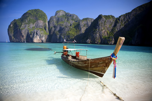 Urlaub Thailand - Last Minute Reisen Thailand günstig buchen - bellen boot colorful entspannung fels himeji hochzeitsreise insel kalkstein laguna beach landschaftlich landschaftsbild meer paradise reise reisen reiseziel resort sand sommer strand sun rays sunlight swimming thailand therapie traum triplotanien tropisch turqoise urlaub.