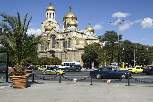 Urlaub Varna - Last Minute Reisen nach Bulgarien günstig buchen - bulgarien hauptplatz kathedrale kirche reise schwarzmeerküste stadt urlaub varna wahrzeichen.