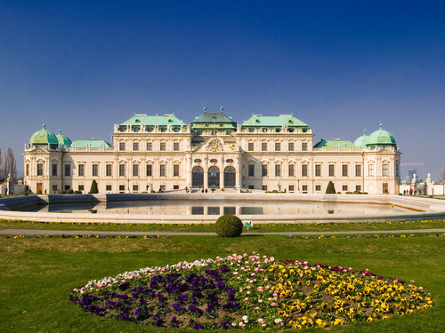 Wien mit dem Bus oder Flugzeug erobern - architektur barock belvedere besichtigung denkmal himmel kaiserzeit monarchie park prinz eugen prunkbau schloss spiegelung wasser wien.