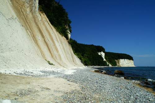 Urlaub um die Ecke: Deutschland als Reiseziel - erholen felsen jasmund kreide kreidefelsen kreideküste küste meer ostsee ruegen rügen sonnen steilküste wandern.