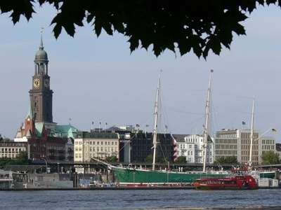 Musikalischer Urlaub mit Musicals in Hamburg - Hamburg, Michel, Hafen.