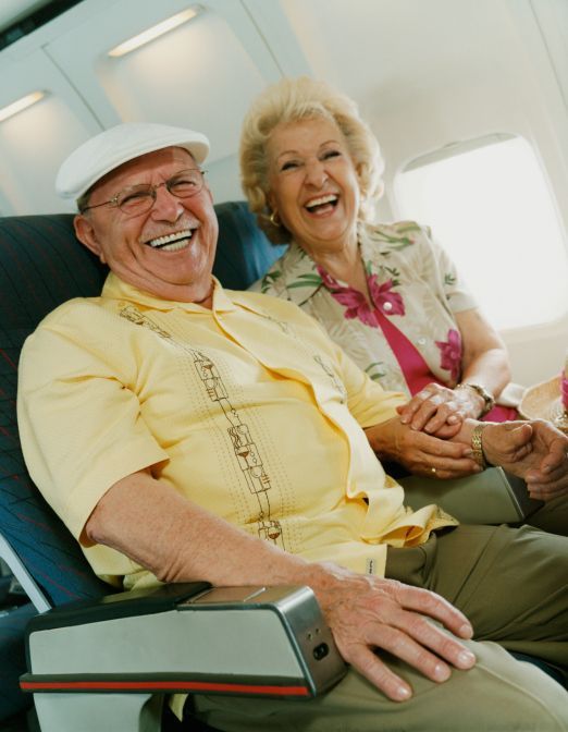 Im Alter günstig in den Urlaub fliegen - Senioren reisen, fliegen.