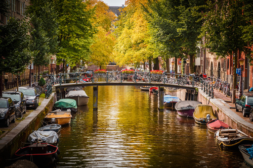Städtereisen nach Amsterdam - Amsterdam, Holland, Grachten, Boote.