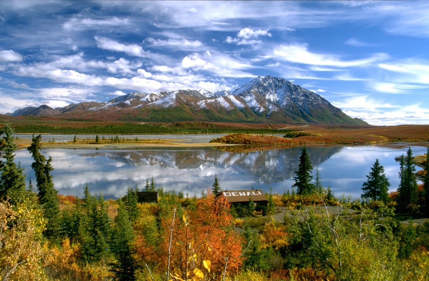Top 10 der Reiseziele für 2015 - alaska berg besinnung bewölkung binnensee colorful himmel landschaftsbild szenerie teich wild wildnis.