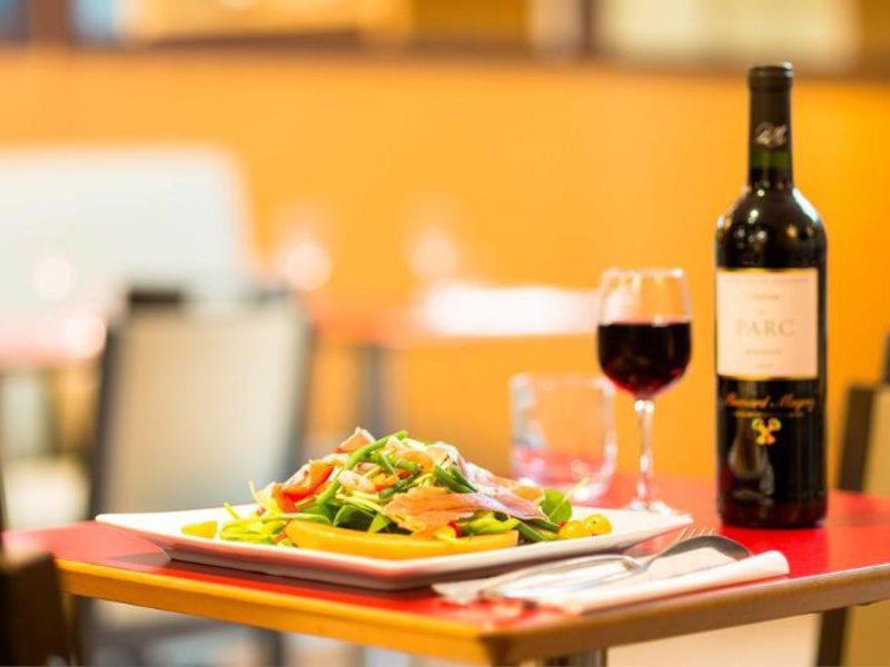 Bac St. Germain in Paris, Paris-Charles De Gaulle Restaurant