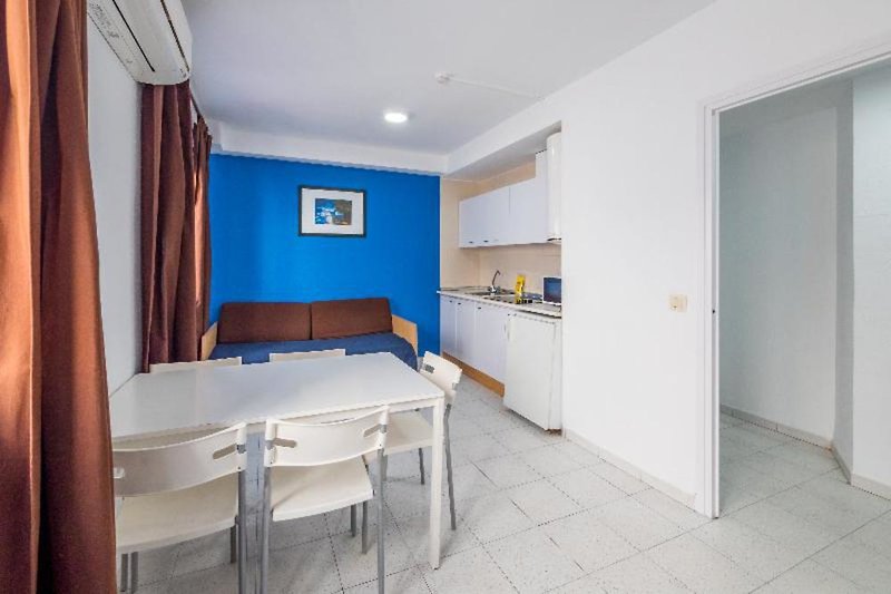 Apartments Monjardi Beach Lloret in Lloret de Mar, Barcelona Wohnbeispiel