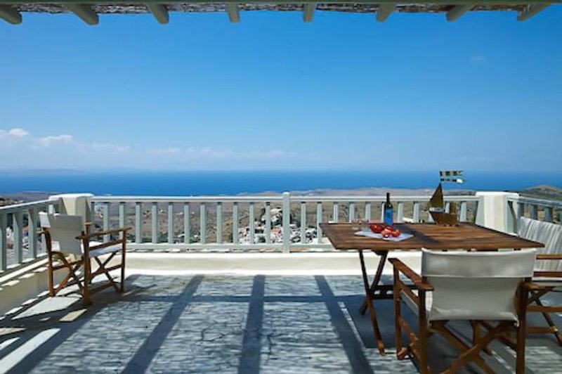 Kea Village Suites & Villa in Ioulida, Athen Terrasse