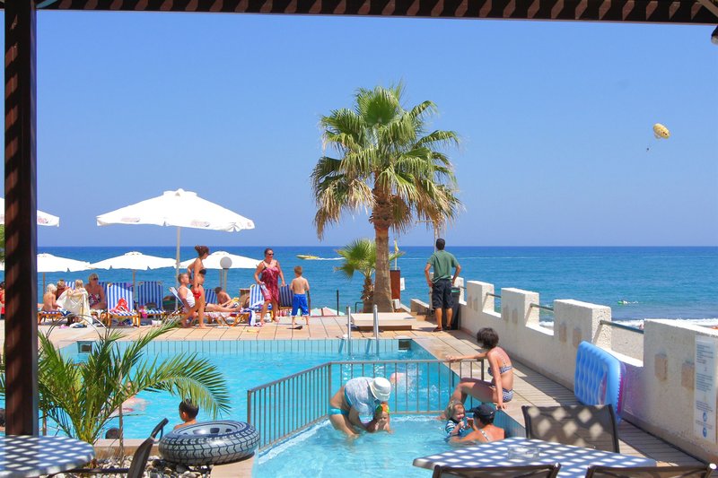 Seafront Apartments in Rethymno, Heraklion (Kreta) Pool