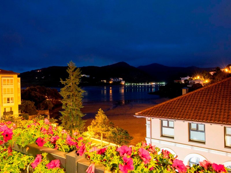 Mundaka Apartamentos in Mundaka, Bilbao Außenaufnahme