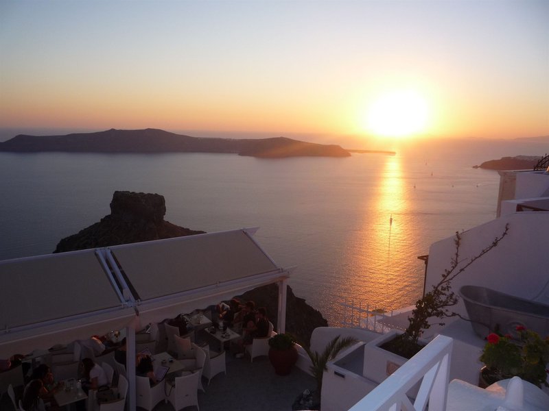 Spiliotica on the Cliff Suites & Apartments in Imerovigli, Santorini Terasse