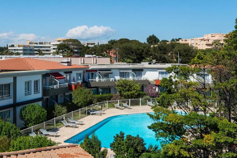 Best Western Plus Hôtel La Marina in Saint-Raphaël, Nizza Pool