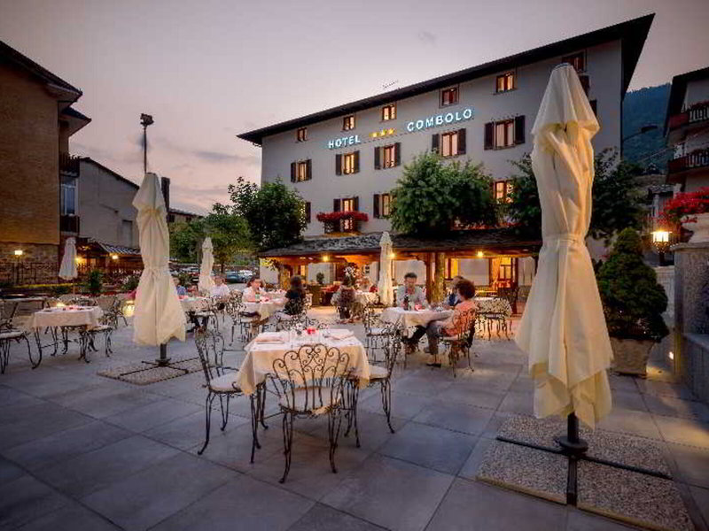 Hotel Ristorante Combolo in Teglio, Mailand (Malpensa) Terrasse