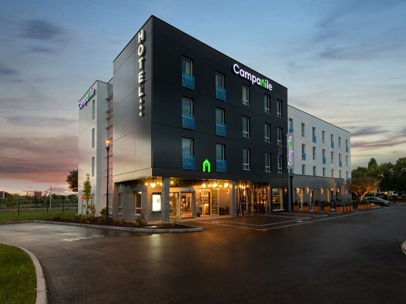Hôtel Campanile Smart Lyon Est - Eurexpo Bron Aviation in Saint-Priest, Lyon Außenaufnahme
