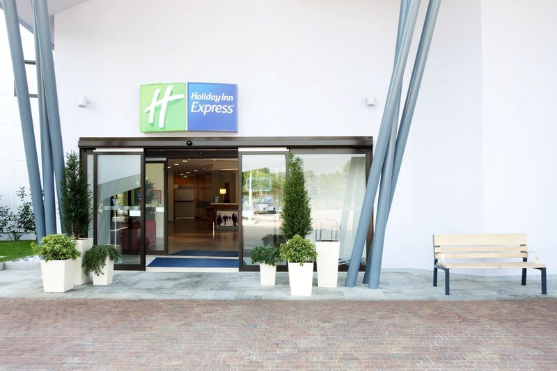 Holiday Inn Express Milan - Malpensa Airport in Somma Lombardo, Mailand (Malpensa) Außenaufnahme