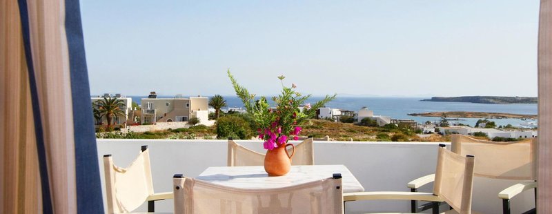 Kalypso Apartments in Naoussa, Santorini Terasse