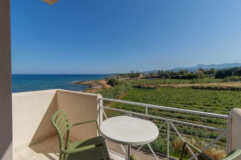 Artina Hotel in Marathopoli, Kalamata Terrasse