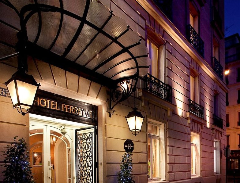 Perreyve in Paris, Paris-Charles De Gaulle Außenaufnahme