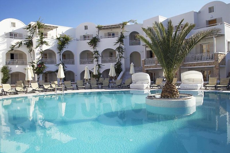Aegean Plaza Hotel in Kamari, Santorini Pool