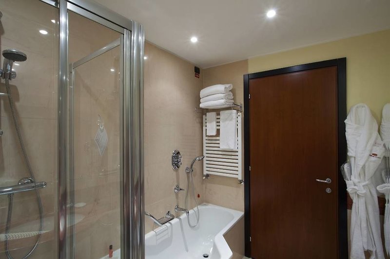 Crowne Plaza Milan - Malpensa Airport in Somma Lombardo, Mailand (Malpensa) Badezimmer