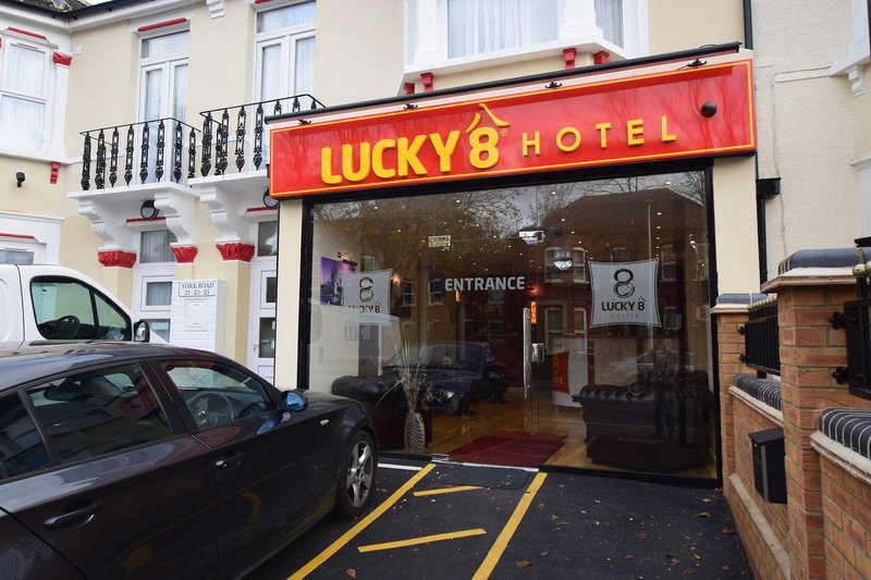 Lucky 8 Hotel in London, London-Stansted Außenaufnahme