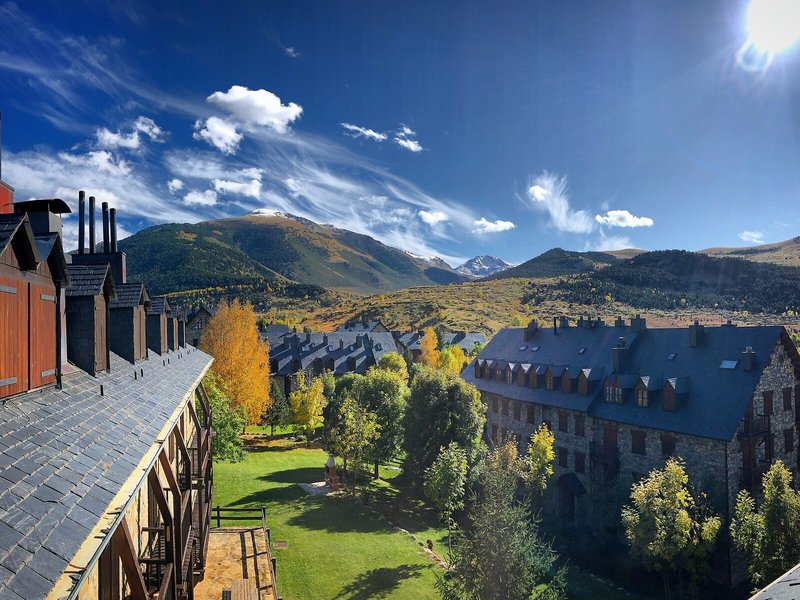 Apartamentos SNÖ Vall de Boi in Pla de l'Ermita, Barcelona Außenaufnahme Apartamentos SNÖ Vall de Boi in Pla de l'Ermita, Barcelona Außenaufnahme