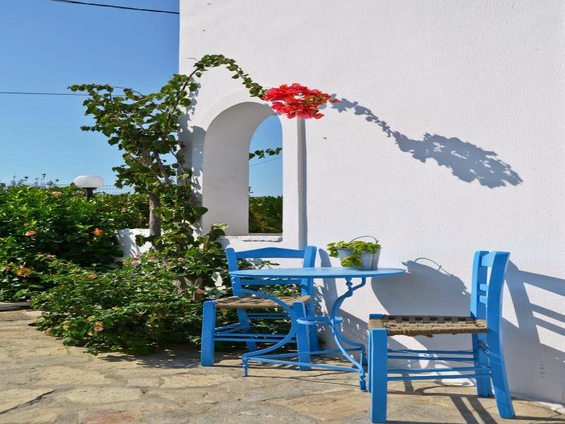Hotel Dilino & Studios in Agios Prokopios, Santorini Garten