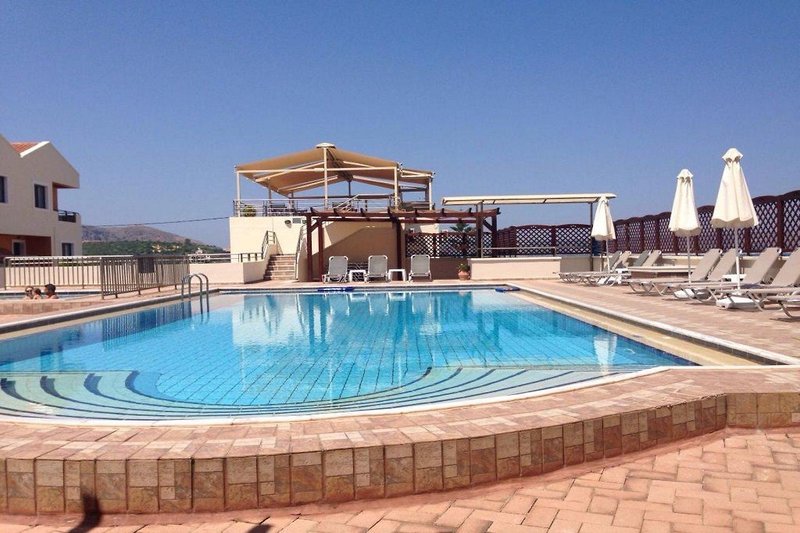 Sunrise Suites in Kalyves, Chania (Kreta) Pool