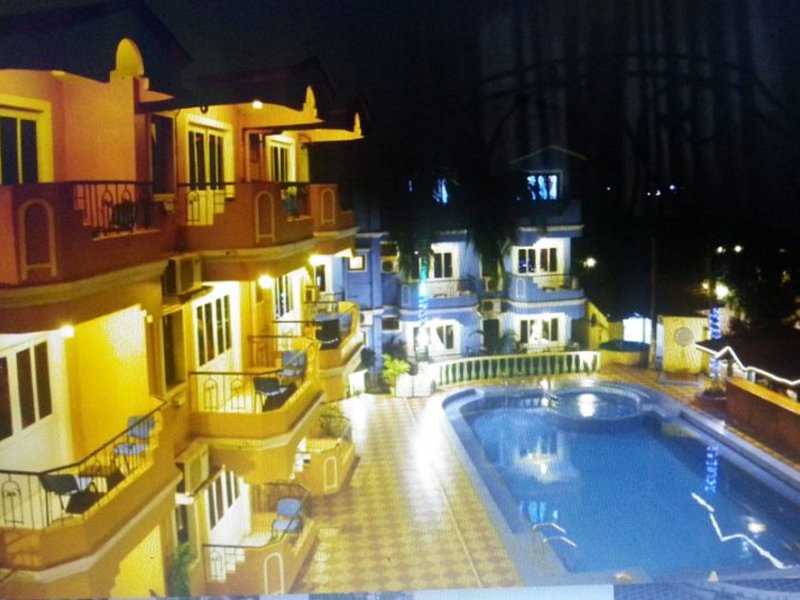 The Camelot Manor in Calangute, Goa (Indien) Pool