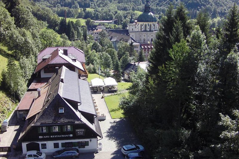 Blaue Gams in Ettal, Außenaufnahme