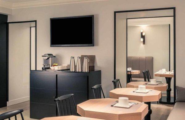 Mercure Paris Arc de Triomphe Wagram Hotel in Paris, Paris-Charles De Gaulle Bar