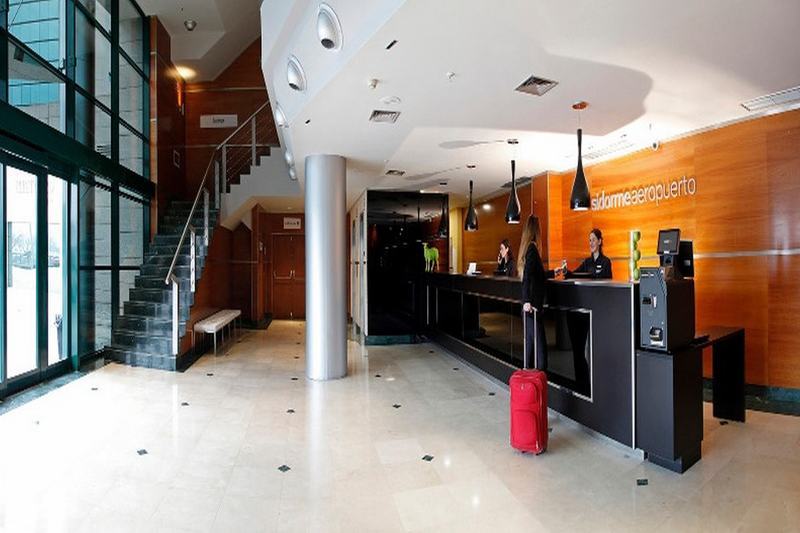 B&B HOTEL Madrid Aeropuerto T4 in San Sebastián de los Reyes, Madrid Lounge/Empfang
