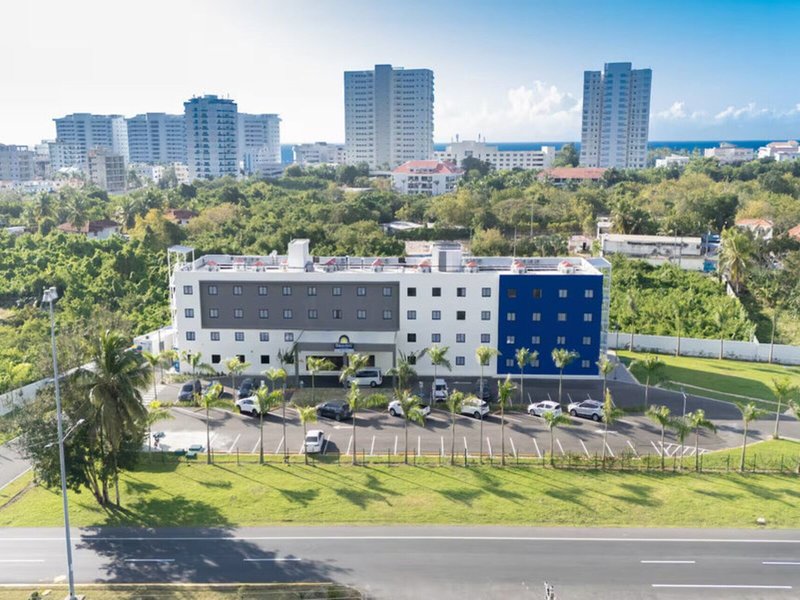 Days Inn by Wyndham Juan Dolio in Juan Dolio, Punta Cana Außenaufnahme