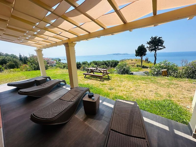 Nikos Apartments in Agios Stefanos Avliotes, Korfu Terrasse