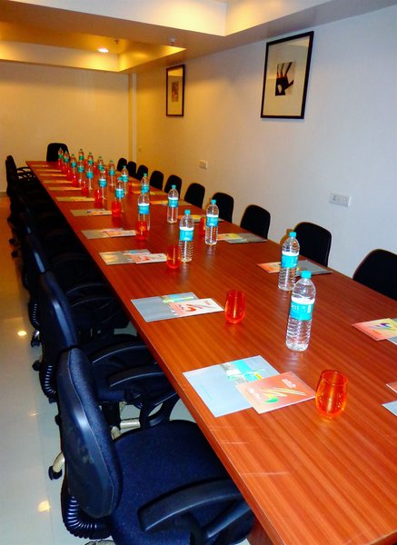 Aura in Delhi, Delhi Konferenzraum