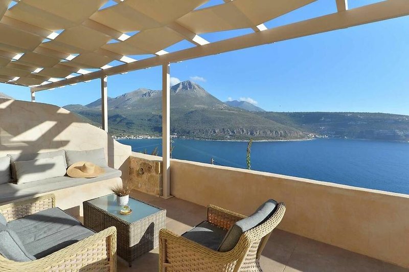 Akrolithi Boutique Hotel in Karavostasi, Athen Terrasse