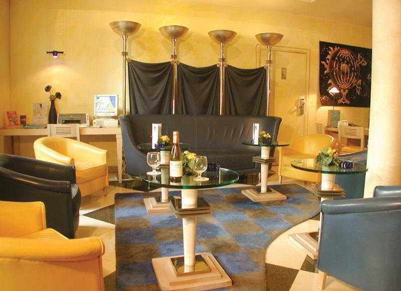 Pavillon Bastille in Paris, Paris-Charles De Gaulle Lounge/Empfang