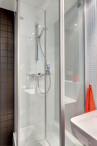 Meininger Hotel Berlin Airport in Berlin, Berlin-Tegel (DE) Badezimmer