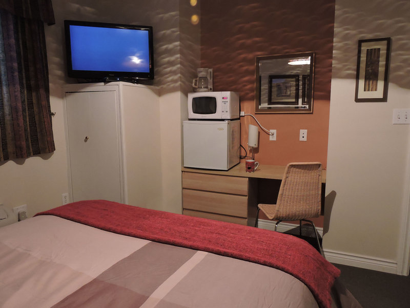 Bethel-Aspen Inn in Bonnyville, Tivat (Montenegro) Wohnbeispiel