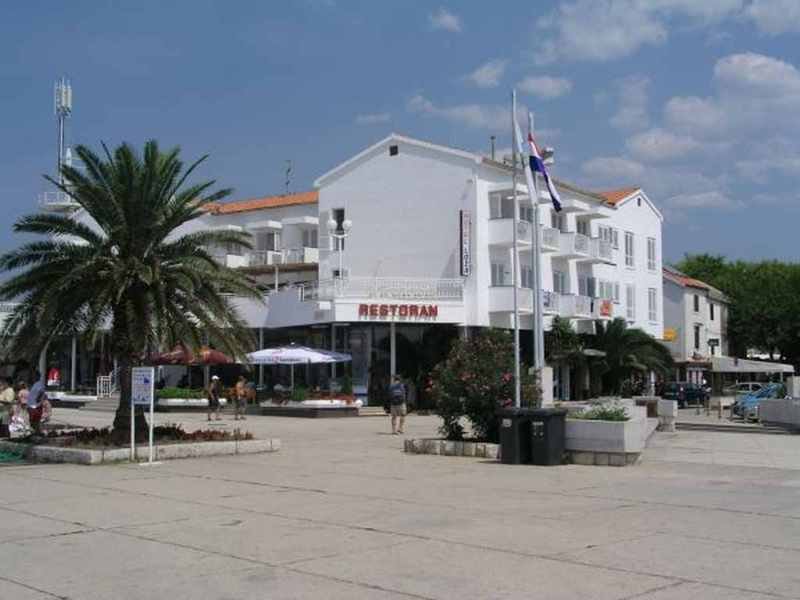Hotel Loa in Novalja, Zadar (Kroatien) Außenaufnahme