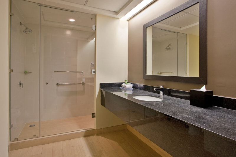 Holiday Inn Panama Distrito Financiero in Panama City, Panama City (Panama) Badezimmer