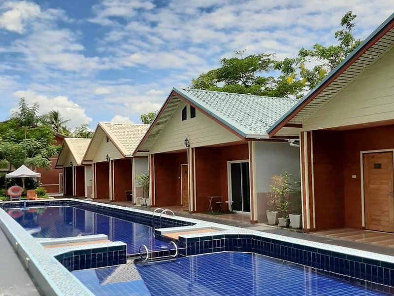 Phen Waree Ampawa Resort in Amphawa, Bangkok Pool