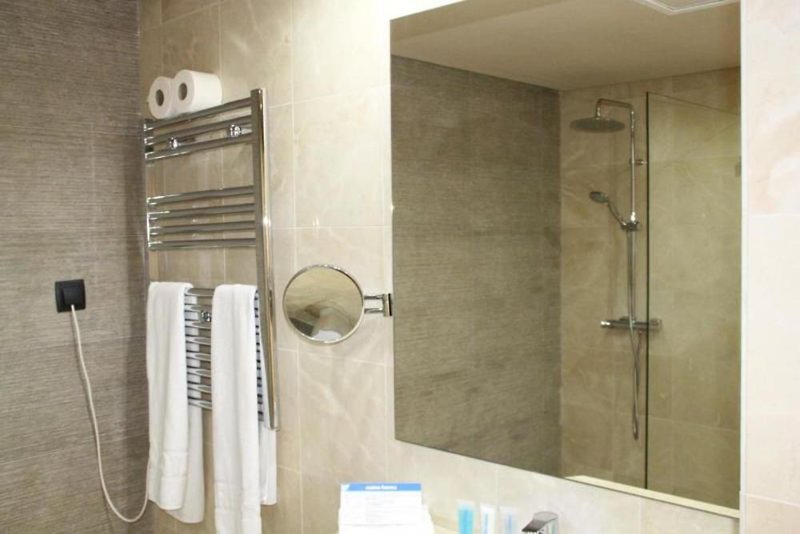 Hotel Marins Playa in Cala Millor, Mallorca Badezimmer