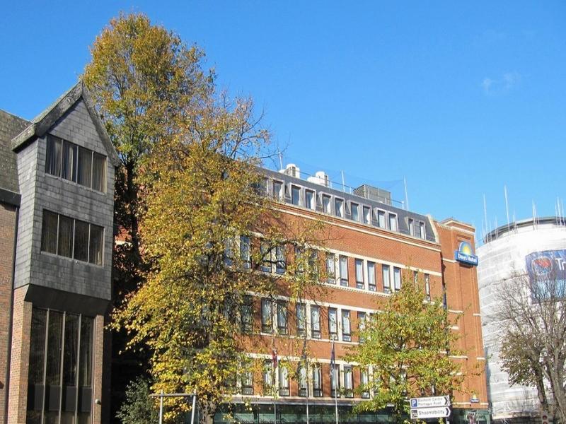 Ramada by Wyndham Hounslow - Heathrow East in London, London-City Außenaufnahme