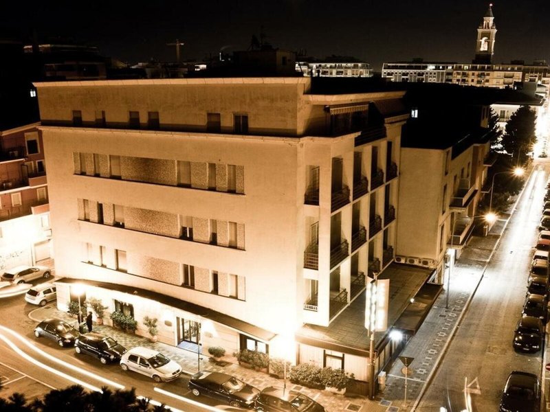 Ambra Palace in Pescara, Ancona (Italien) Außenaufnahme