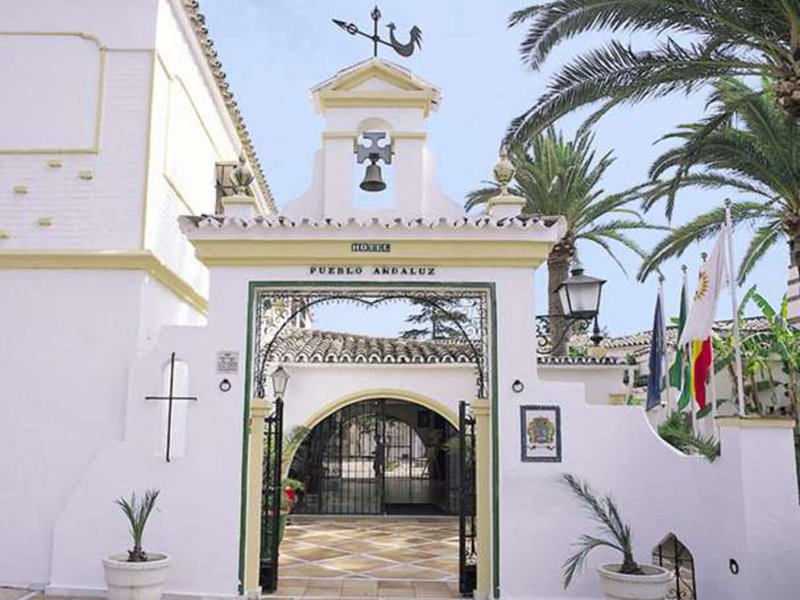 Globales Pueblo Andaluz in San Pedro de Alcántara, Malaga Außenaufnahme