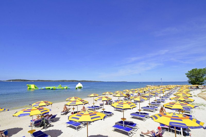 Resort Bi-Village (Victoria Mobilheime) in Fazana, Rijeka (Kroatien) Strand