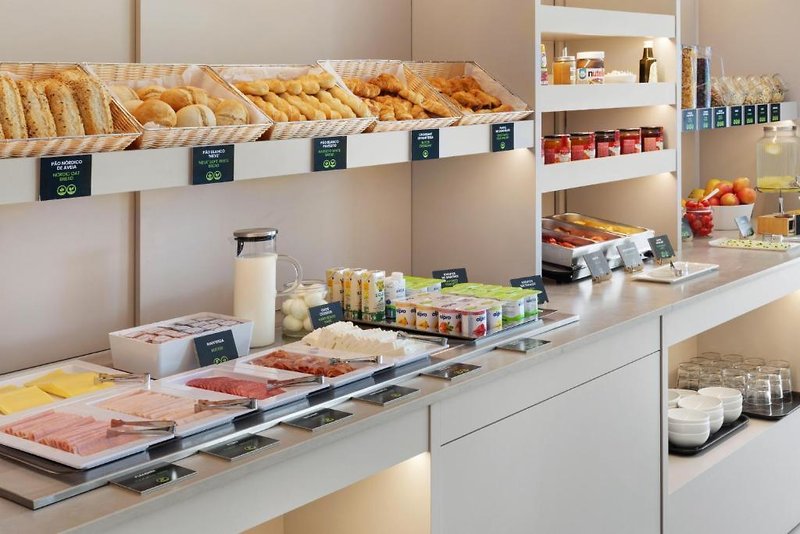 B&B HOTEL Porto Centro Massarelos in Porto, Porto Restaurant