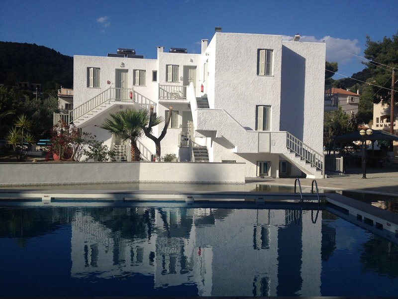 Cascade Holiday Resort in Askeli, Athen Außenaufnahme